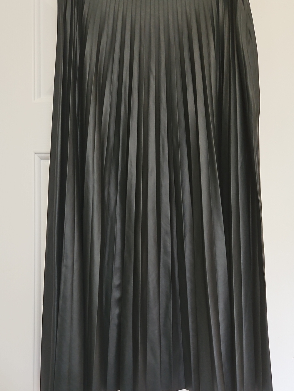 The Limited Green Pleated Midi Skirt - Classic Women’s Skirt